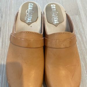 Sandgren Tan Clogs Size 8